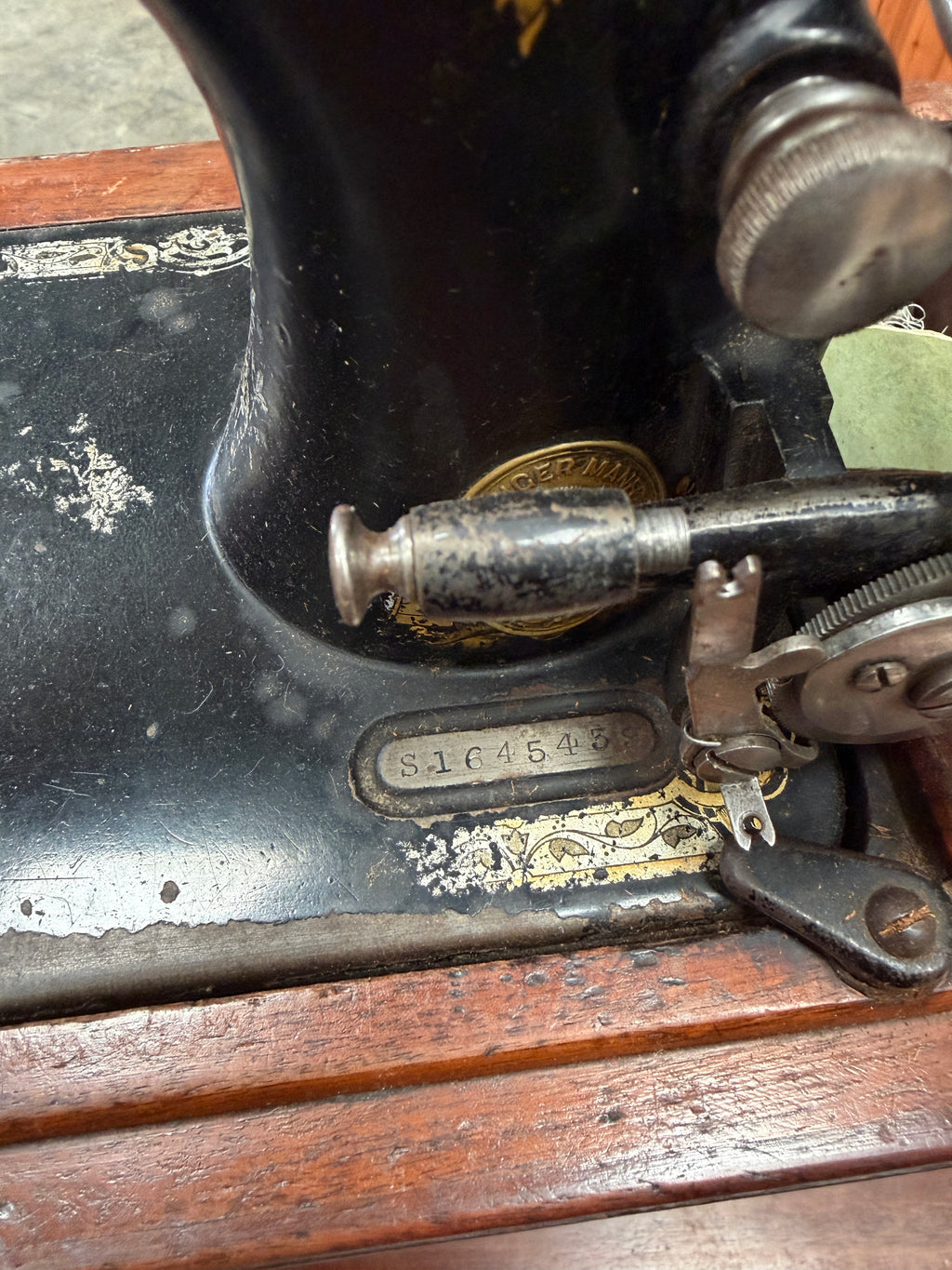1906 Singer Sewing Machine in Original Wooden Case
